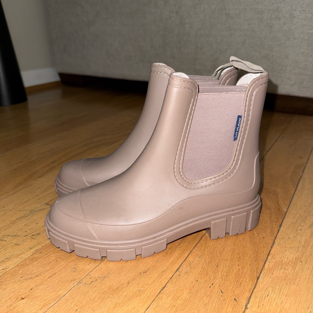 Stylish Women's Beige Winter Rain Boots